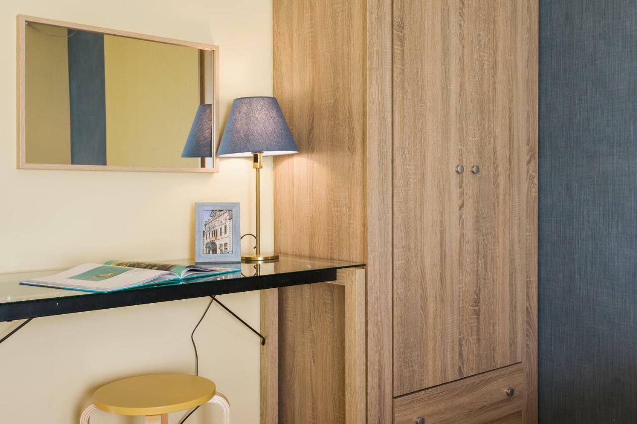 Private Central View Rooms In Apartment Near To Acropolis Metro Station Athen Eksteriør billede