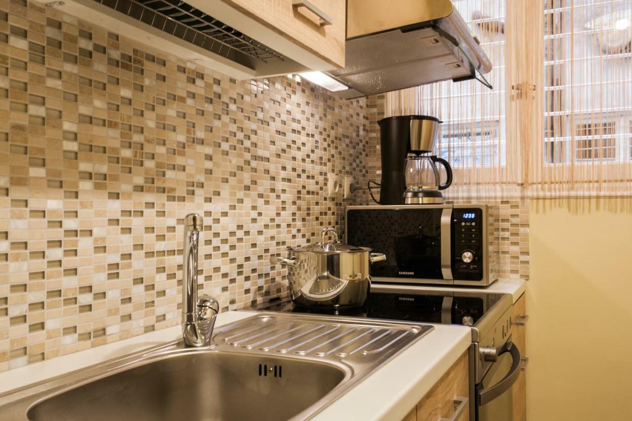 Private Central View Rooms In Apartment Near To Acropolis Metro Station Athen Eksteriør billede